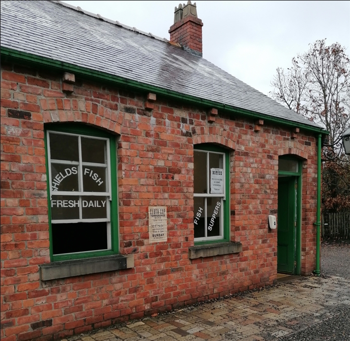 OwdAlbert's tweet photo. Well I'm back from my little jaunt, and as it's Fish &amp; Chip Friday I'll show you where I went for some. 🙂 Davy's fried fish restaurant! Served and wrapped in imitation newspaper they were just the job on a cold day. 👍

Middleton's Chippy looked a good one too but it was shut. https://t.co/4ddCmPcWDN