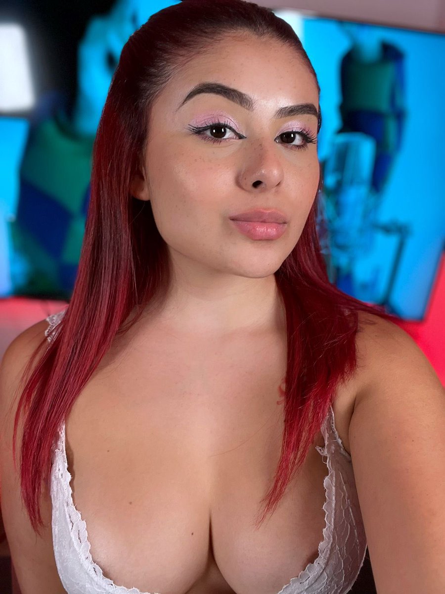 vicoasmr's tweet photo. Feliz viernes 😏
Recuerda que estamos de Black Friday en onlyfans 💋
#onlyfanspromo #vicoasmr #FYP https://t.co/7C5C59mSSk
