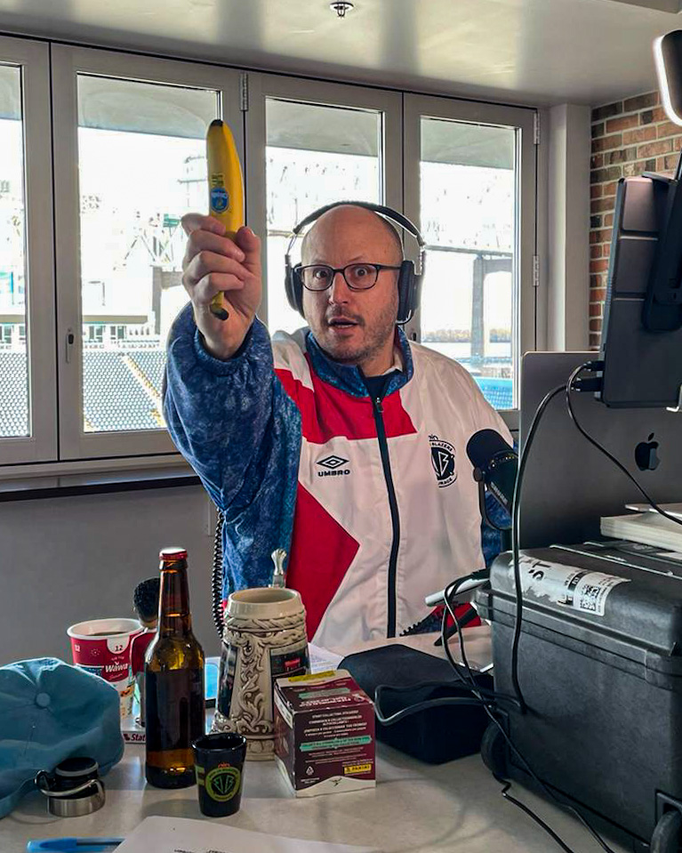 MenInBlazers's tweet photo. We're coming to LIVE on @Twitch from @Subaru_Park 

Come watch 🇺🇸🏴󠁧󠁢󠁥󠁮󠁧󠁿 with us » https://t.co/uDfxlCd9k2 https://t.co/jTYACWlcUz