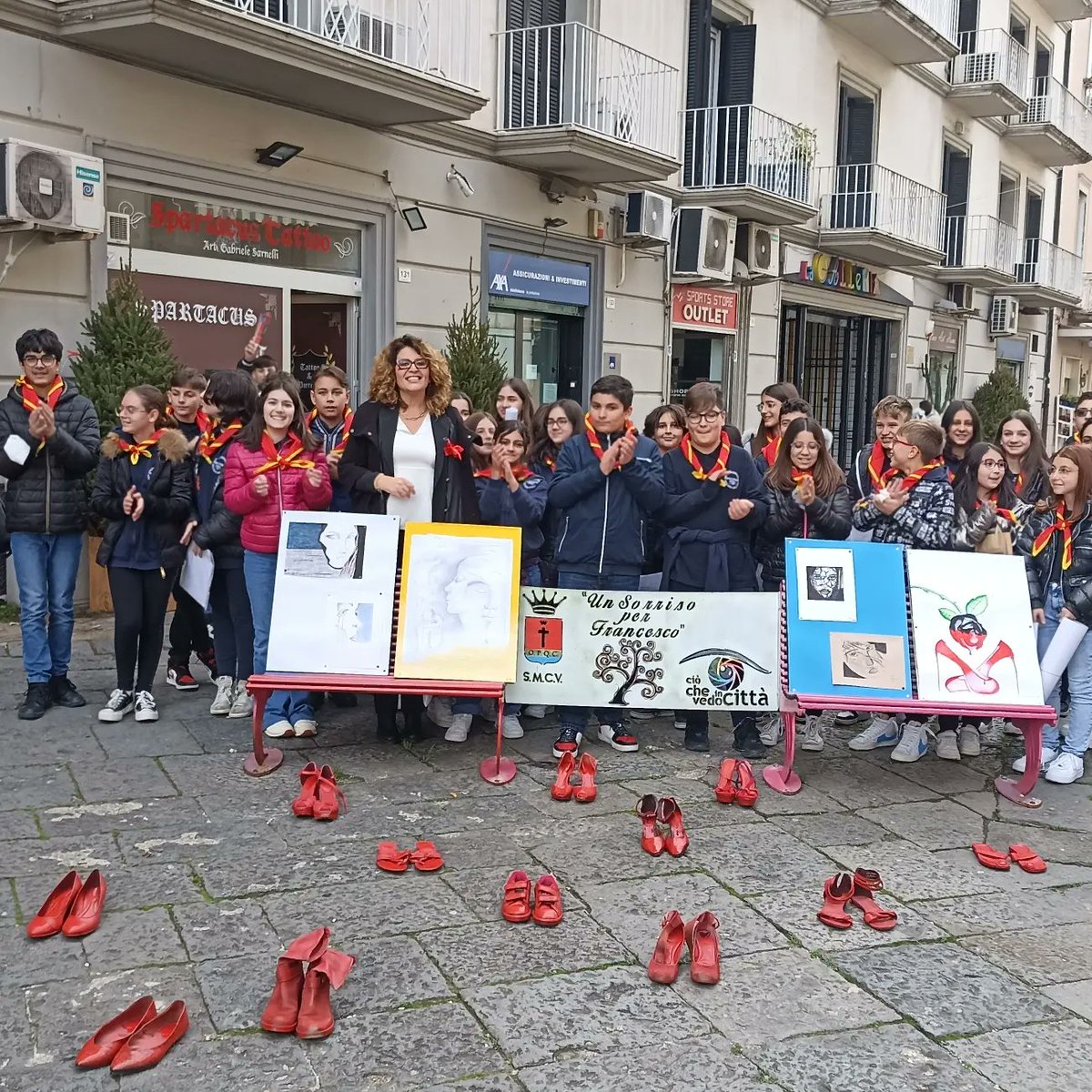 Oggi gli alunni degli Istituti scolastici, in collaborazione con il Comune di SMCV ed in particolare con l'Ass. all'Istruzione Avv. Edda de Iasio, hanno ricordato le vittime delle violenza di genere in una manifestazione che ha coinvolto tutte le piazze delle città.