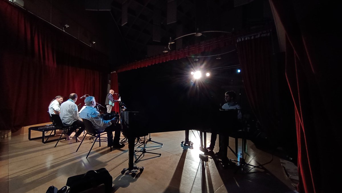 «Querela pacis, el lamento de la paz» un espectáculo musical teatralizado, interpretado por el actor <a href="/vglamata/">VicenteGil</a> dando voz a Nelson Mandela, acompañado con  la música de <a href="/khaossia/">khaossia</a> y la voz de Fabio Turchetti que en el latín original interpreta el Lamento de la paz de Erasmo