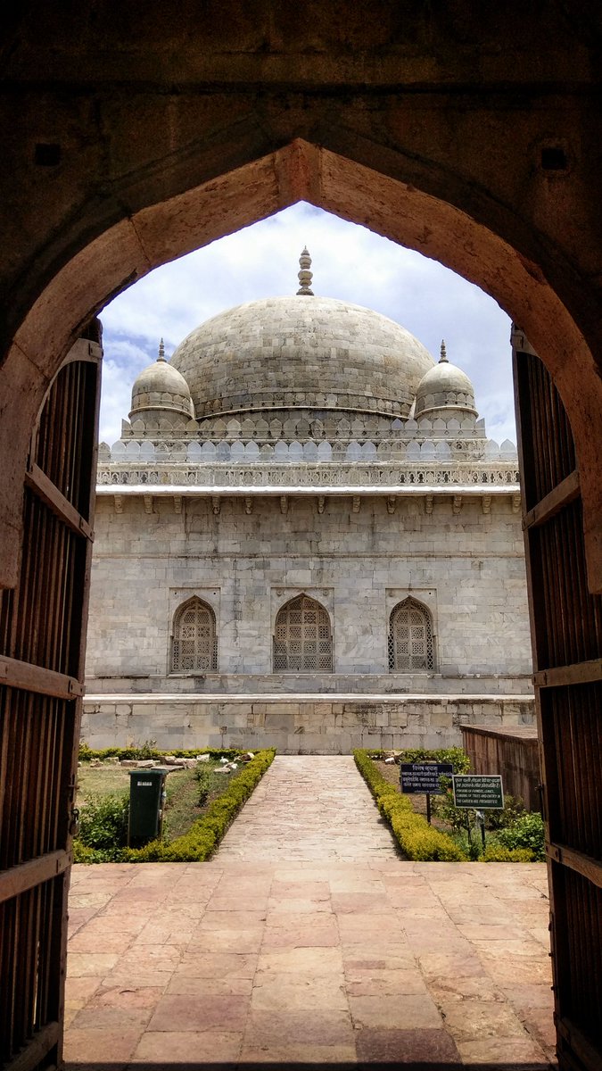 SaudVisuals's tweet photo. Hoshang Shah's Tomb

Shot on #RedmiNote4 #hoshangshahtomb #mandu #saudvisuals #mptourism #architecture #architecturephotography #incredibleindia #bestofindia #bestofasia #worldheritagesite #india #visualsoflife #beautifuldestinations @Adobe @Photoshop @Lightroom @MPTourism https://t.co/5mpM4Nq58d
