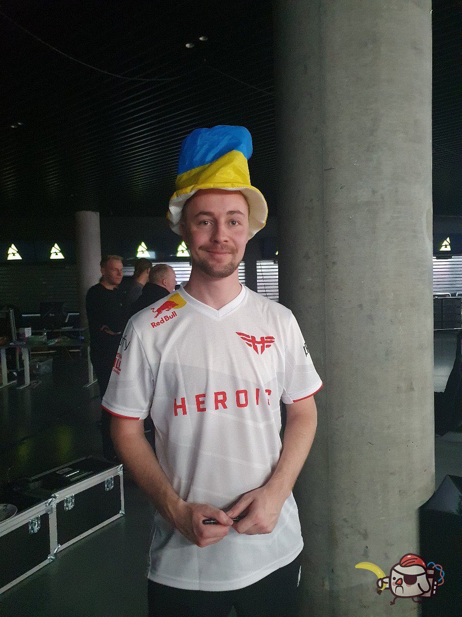 difedchenko's tweet photo. Nice hat, @caspercadiaN 🤩🇺🇦 https://t.co/kxd0OYmFnB
