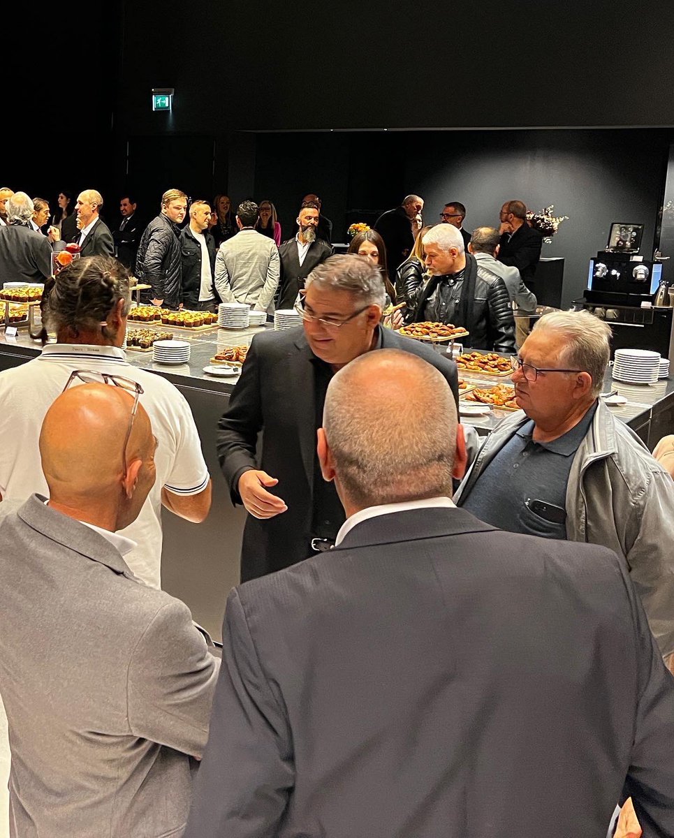 Ciberperfil's tweet image. Invitados por la familia Contreras, tenemos el honor de acudir al 5️⃣0️⃣ aniversario de #Collbaix , empresa de referencia en el sector de las #puertasautomaticas a la que hemos tenido la suerte de acompañar y ver crecer prácticamente desde sus inicios.

Muchas felicidades!!