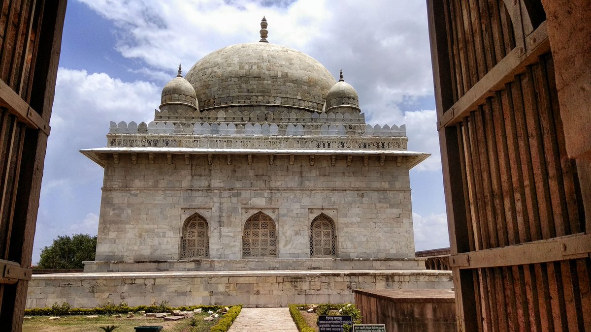SaudVisuals's tweet photo. Hoshang Shah's Tomb

Shot on #RedmiNote4 #hoshangshahtomb #mandu #saudvisuals #mptourism #architecture #architecturephotography #incredibleindia #bestofindia #bestofasia #worldheritagesite #india #visualsoflife #beautifuldestinations @Adobe @Photoshop @Lightroom @MPTourism https://t.co/MijXWfoOBs