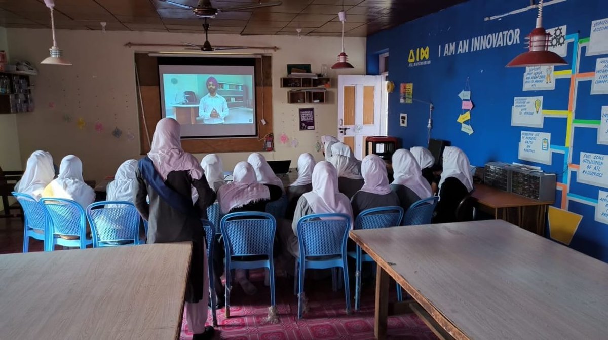 Four fully functional Atal Tinkering Labs have been set up in district Kulgam, with an objective to foster curiosity, creativity and imagination in young minds. @Drsubhassarkar @OfficeOfLGJandK @SchoolEduJK @dsekofficial @DcKulgam @DioKulgam @DrBilalbhatIAS @tak_ataulmunim