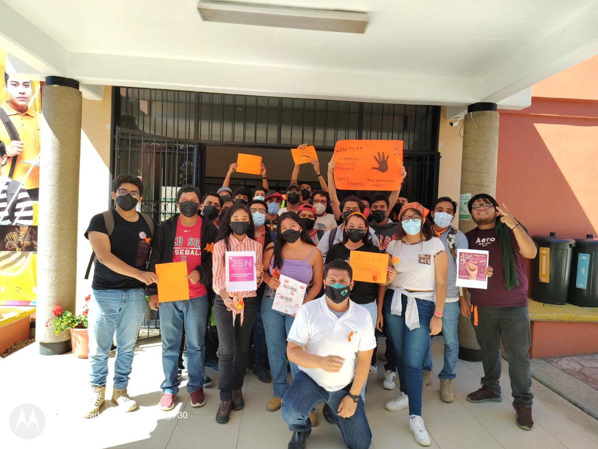 mecautvco's tweet photo. Los grupos M701 y M702 realiza una campaña de carteles y difusión del mensaje de la no violencia contra las mujeres. https://t.co/c7s2R3cVgX