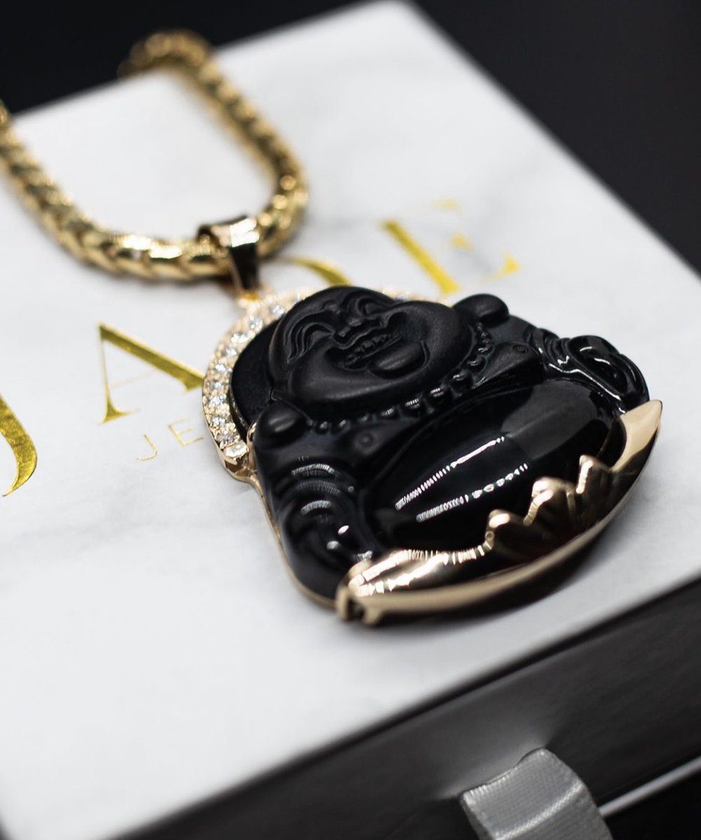 HieuVinhN's tweet photo. My business is having a 25% off SITE WIDE Black Friday sale! A simple rt could go a long way 🙏 @JadeJewelers https://t.co/Rn15LlfG9H