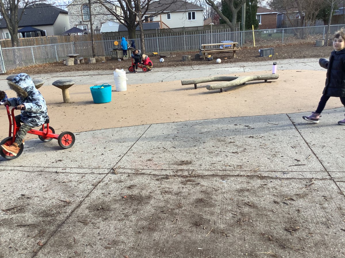 JBrentECE's tweet photo. After a morning of open play, we enjoy indoor/outdoor free flow. This is when we take the opportunity to support skill development with an invitation to dedicated indoor activities. #WhyThisWhyNow #ReflectiveProgram https://t.co/mdfSBcmD6t