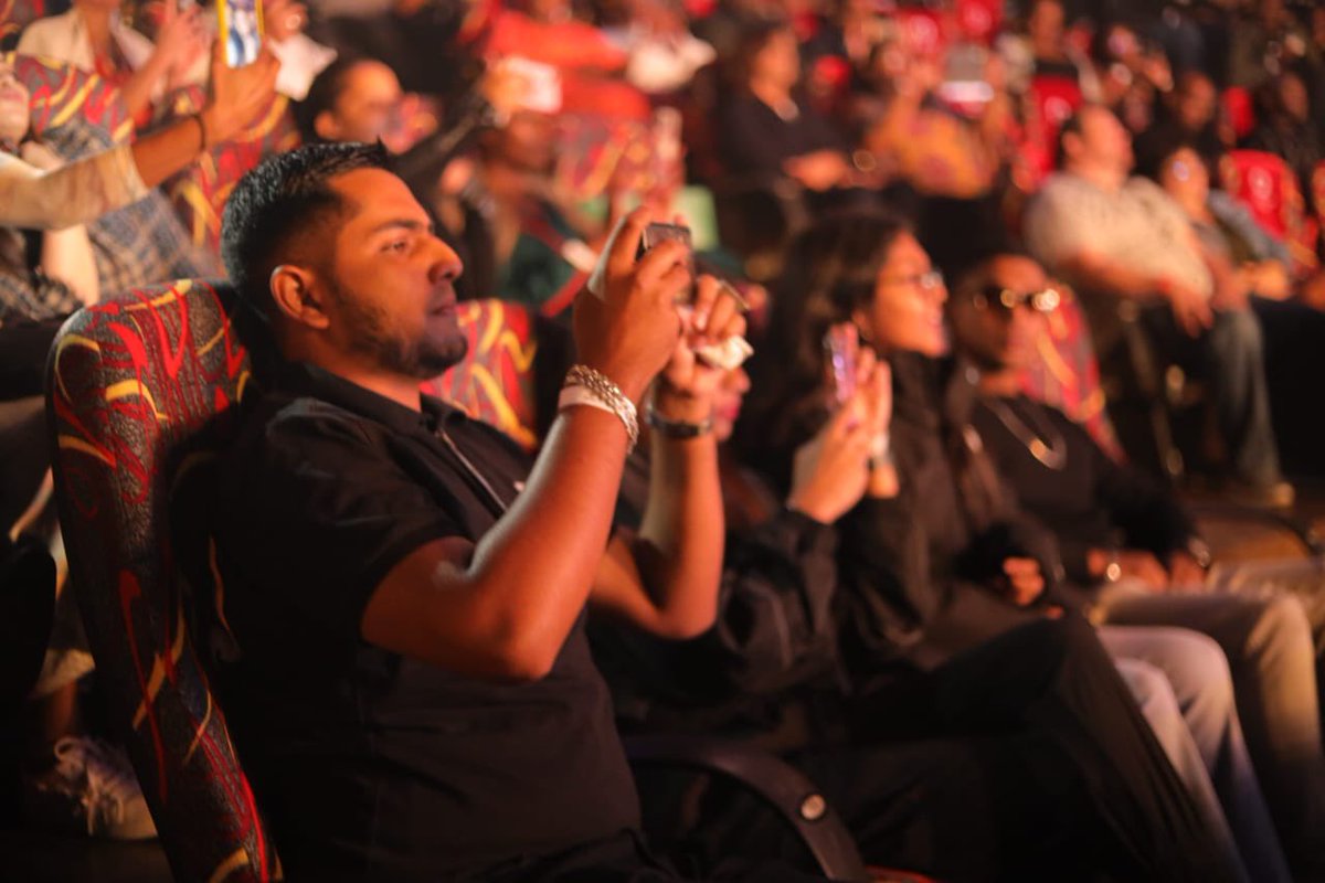 Vodacom's tweet photo. FINALLY π The incredible @JSomethingmusic is on stage at #IndoorWithJSomething. He shares his β€οΈ and musical journey with the audience, setting the mood for the night.
#VodacomRED #SwitchToRED https://t.co/aCn2sUgkXq