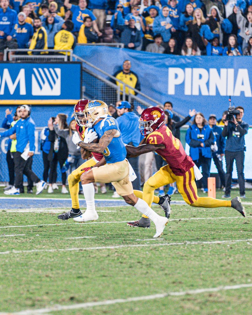 Running into gameday like...

#GoBruins

h/t UCLA Football