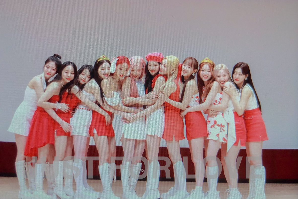 jinsoul hourly tweet media