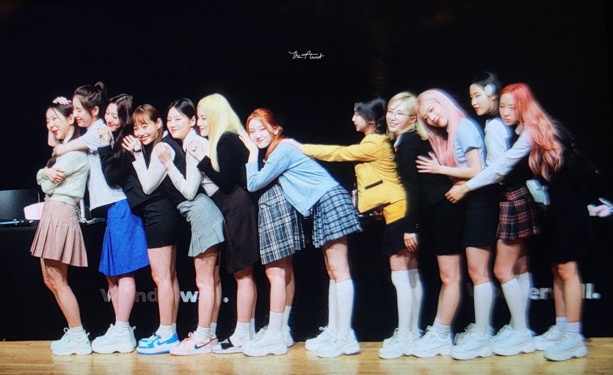 jinsoul hourly tweet media