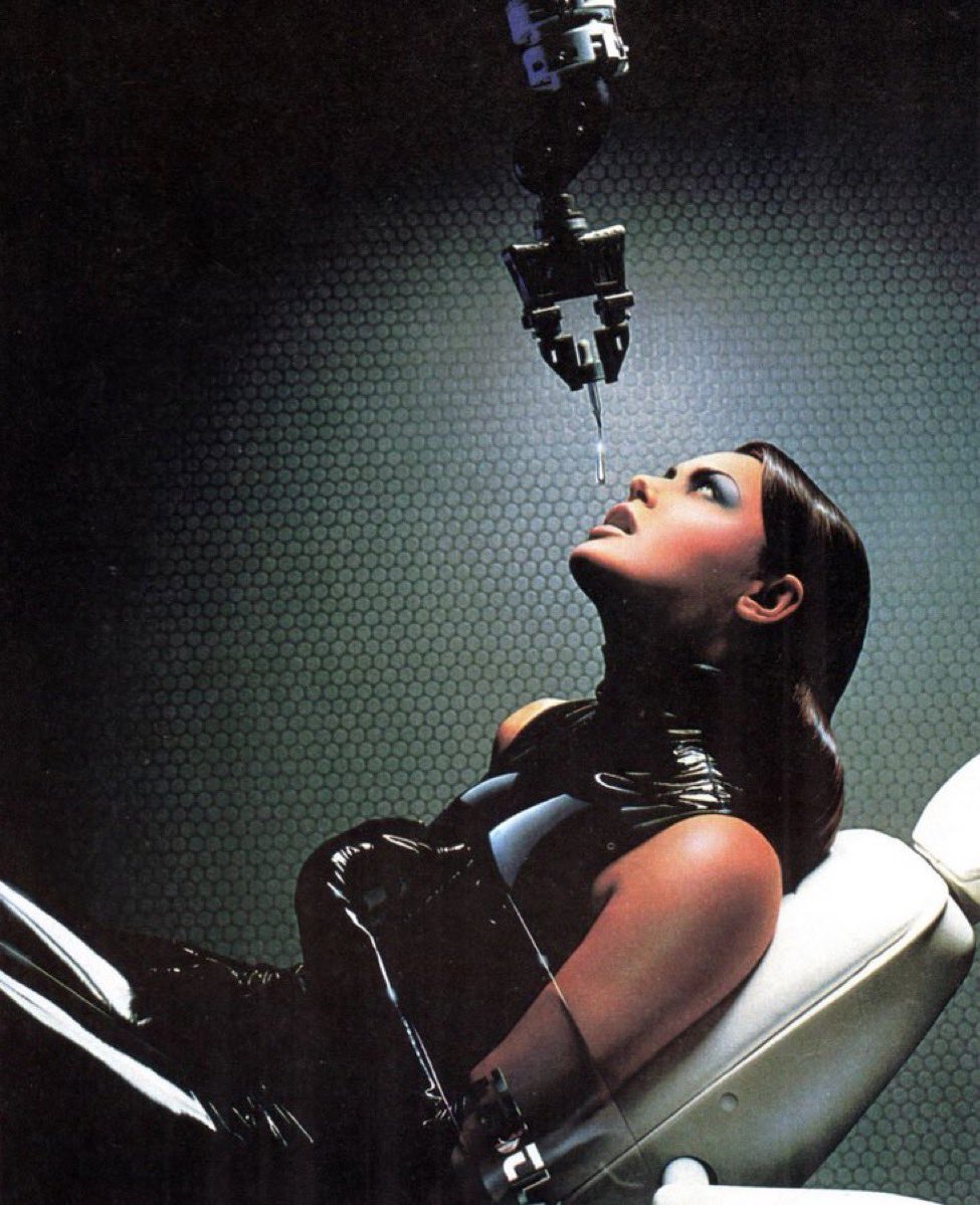 StreetFashion01's tweet photo. Mugler (1996) https://t.co/wOef83bXeH