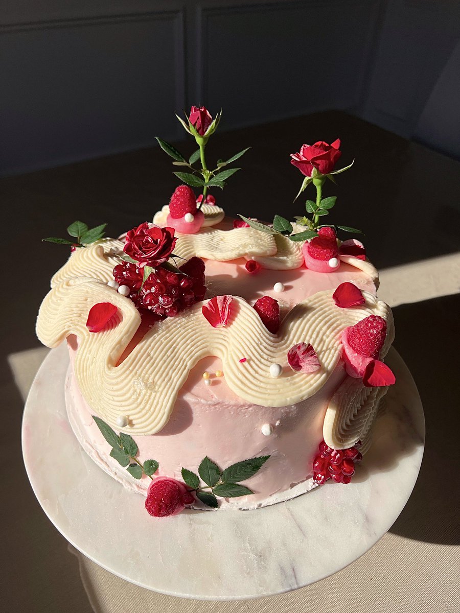 uhmuhl's tweet photo. new cake just dropped! https://t.co/uNZv8XQW3K