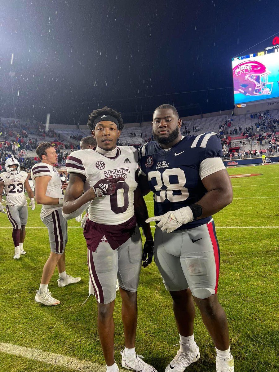 Proud of these 2 men—not just for being amazing players, but for being exemplary human beings! Thanks for being positive role models for the young men back home! We ❤️ our hometown heroes! <a href="/Grindkd_55/">KD Hill</a> @rodarius_thomas 
#AlwaysATiger 
#OneTeamOneTownOneTradition 
#TigerNation