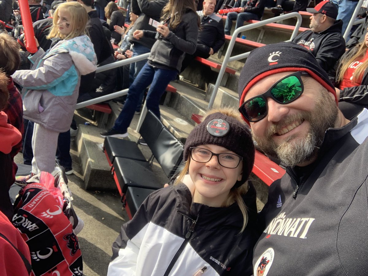 JoeHackerIII's tweet photo. A great day at my alma mater with my eldest for the @GoBearcatsFB game thanks to one of my family’s favorite docs. Thank you @AC_Stallion32 for helping making this a special father daughter day. https://t.co/Kux87hK66P