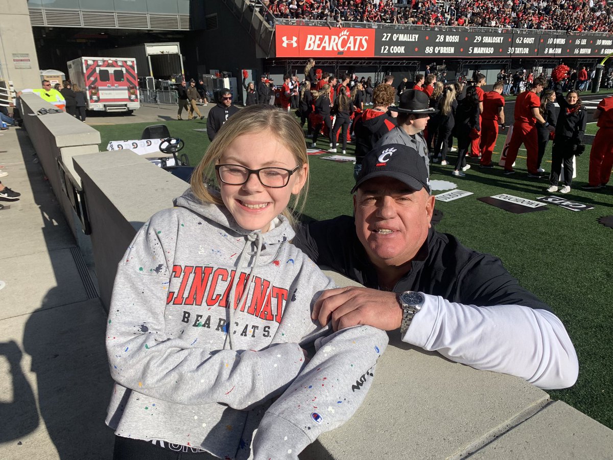 JoeHackerIII's tweet photo. A great day at my alma mater with my eldest for the @GoBearcatsFB game thanks to one of my family’s favorite docs. Thank you @AC_Stallion32 for helping making this a special father daughter day. https://t.co/Kux87hK66P