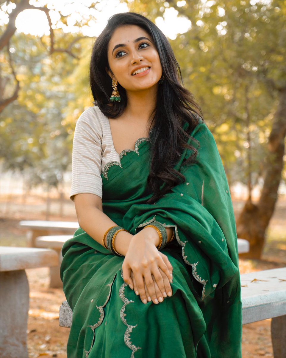 kolly_web's tweet photo. Priyanka Mohan...stunning beauty..π«πβ¨
#kollyweb #actress #actresslife #ActressGallery #stunning #outfit #beautiful #beautifulactress #love #kollywood #indiancinema #instadaily #instagood #fashion #style #stylish #stunning #cute #fashion https://t.co/CIrKSsVZdp