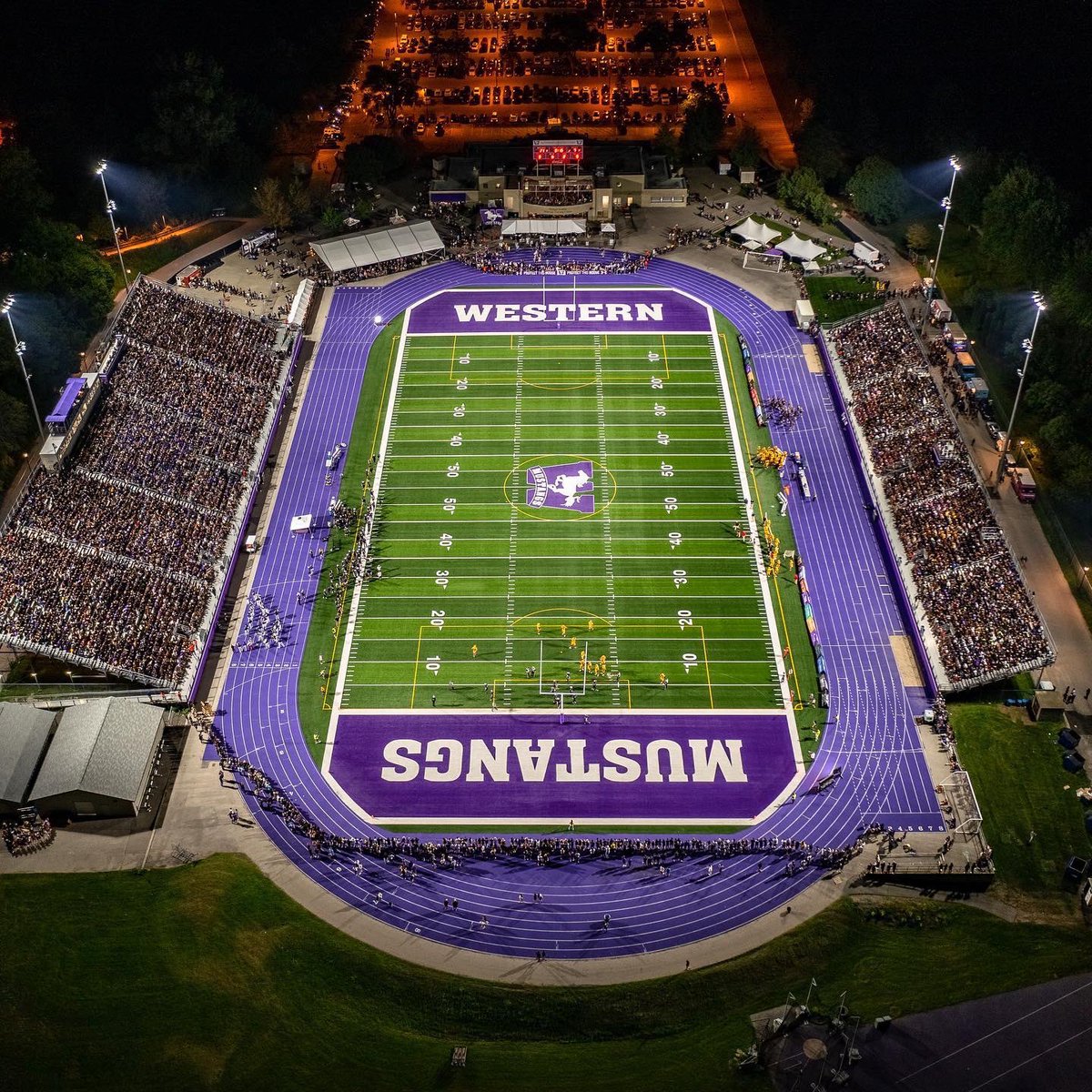 BradRodin59's tweet photo. After a great conversation with Coach MacNeil, I’m blessed to announce I’ve received my 3rd USports offer from @westernuFB!!⚪️🟣 https://t.co/JlPMLxbu3A