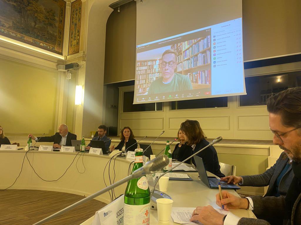 NicolePirozzi's tweet photo. Stimulating discussion on #security today at @EUI_EU for our @dice_h2020 conference on #Ukraine, #Europe and #differentiatedintegration with @alexstubb Jozef Batora @mariagiuliaama. Big thanks to my co-organizers @cicchilore @BrigidLaffan and @JohnErikFossum👇 https://t.co/flDdN7VuwN