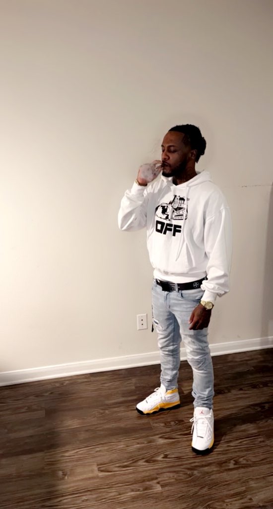 ninobrown448's tweet photo. Should’ve been a doctor, cause nothing I Dolittle. 🥶🩺 #LLsqueak🕊❤️🩹 https://t.co/RZLUDC0BGG
