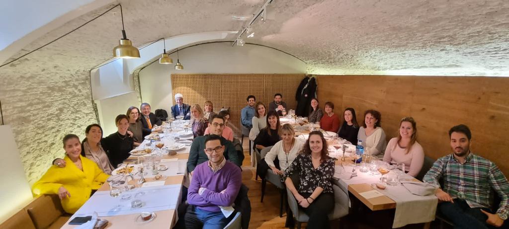 mcantalapiedra's tweet photo. En la comida hoy de cierre de una nueva edición del #PEDF de @deustoDBS y @Elkargi_SGR https://t.co/GUxU55XQ6A