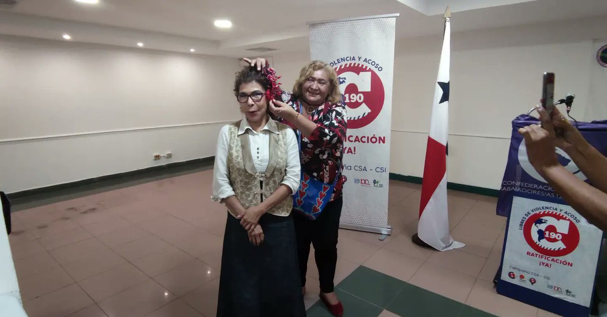 CTRP_Panama's tweet photo. En nuestro foro hicimos un reconocimiento a la expositora Lus Estela Rodríguez quien disertó sobre los Elementos conceptuales para abordar la violencia hacia las mujeres en una sociedad contemporánea. https://t.co/IdmtWbVntM