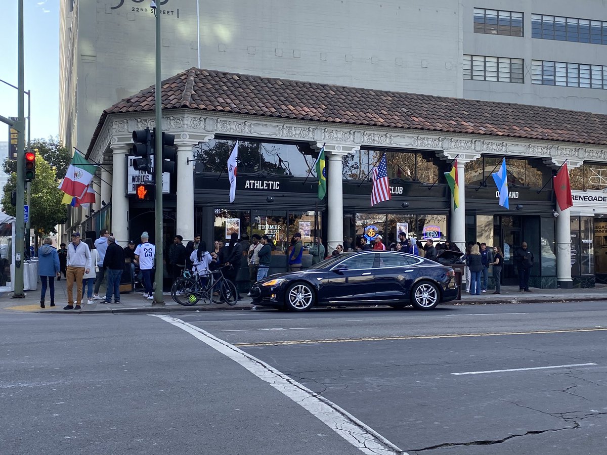 LenaHowland's tweet photo. WORLD CUP: It is standing room ONLY at The Athletic Club Oakland for the USA vs England game this morning! They are fully booked for this game with a line that was wrapped around the bar when we showed up. Bar has opened at 4am for every game day! @abc7newsbayarea https://t.co/x7fyTYdFfe