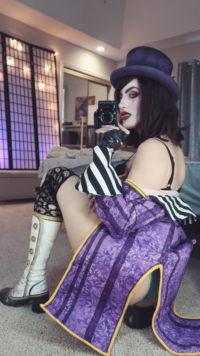 Mad Moxxi from Borderlands! 💋 3k likes & I’ll post something spicier 💋