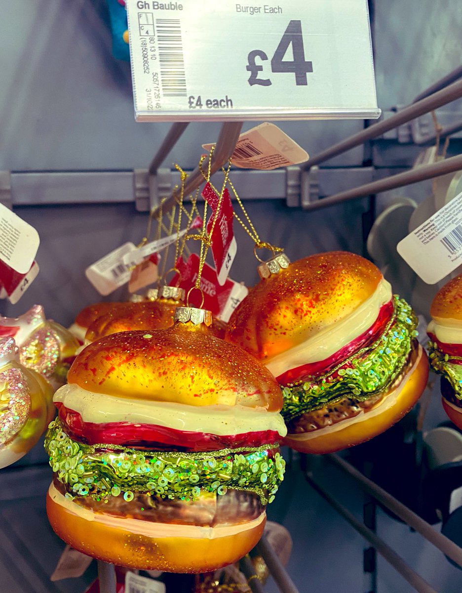 hiteshpatel321's tweet photo. This has got to be one of the worst #Christmas tree decorations I’ve ever seen… a hamburger?!?!?! … 😳. Can you beat it? #XmasFail https://t.co/WEbIXeO3Sg