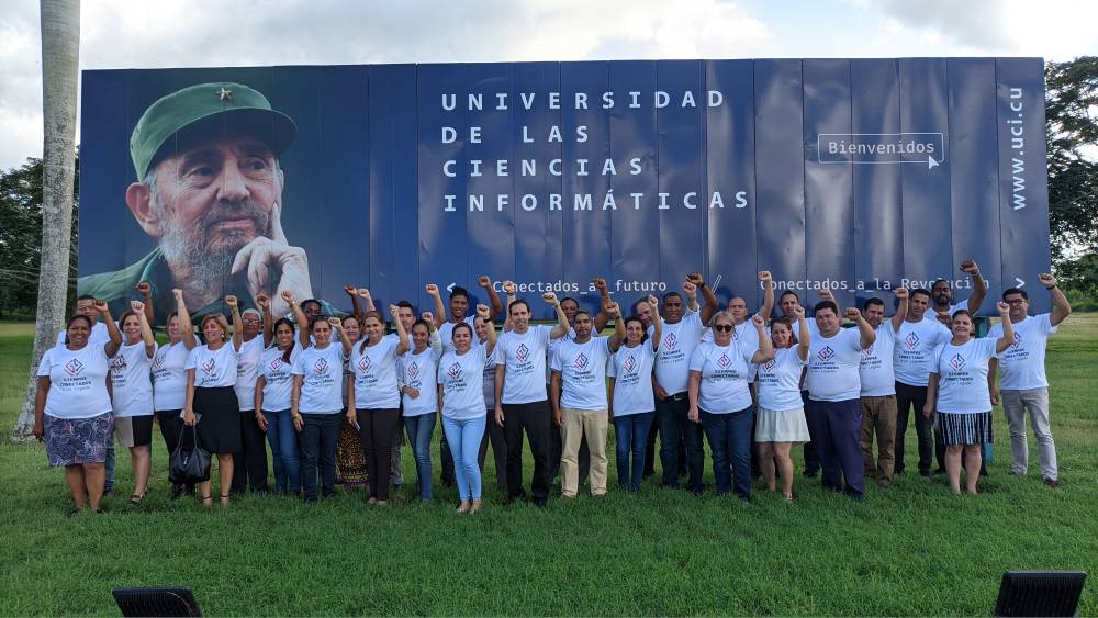 ¡Fieles a tu legado y conectados por siempre a nuestra Revolución, te ratificamos, tu Tropa de Futuro no te fallará!! #FidelVive❤️🇨🇺 

#LaUCIEsFidel #FidelPorSiempre #20AñosUCI <a href="/DrRobertoMOjeda/">Dr. Roberto Morales Ojeda</a>
@JorgeLuisPerd20 <a href="/raydelmp/">Raydel Montesino Perurena</a> @WalterBG_uci <a href="/PresidenciaCuba/">Presidencia Cuba 🇨🇺</a> <a href="/CubaMES/">MES</a> <a href="/marthadelcmv/">Martha del Carmen Mesa Valenciano</a>