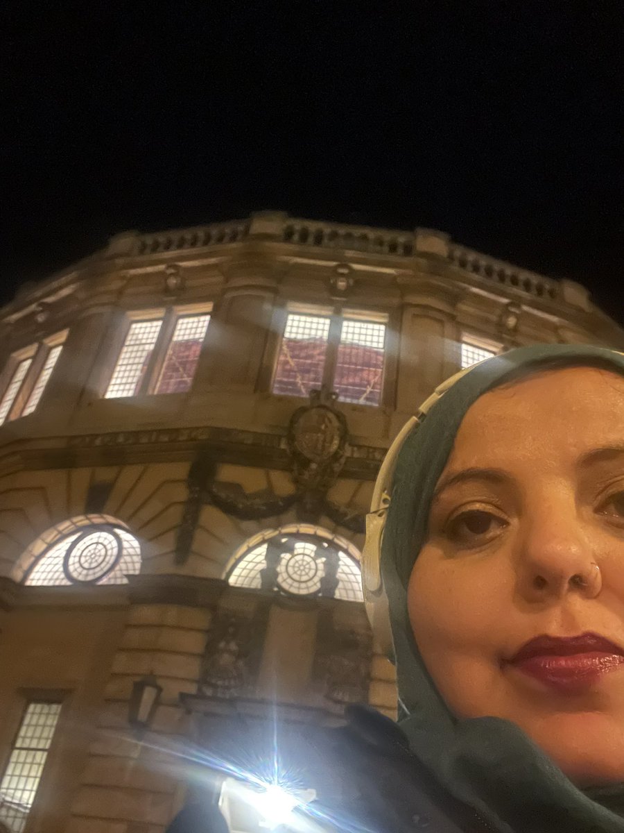 shaistaAziz's tweet photo. People are starting to arrive for @shivafeshareki @EMPRES_OxUni show this evening at the stunning @SheldonianOxUni #SamplingtheCity weaves many of our stories. Check out those turntables! I’m also of course keeping an eye on #Eng #ENGUSA
🦁🦁🦁
#Oxford #InclusiveCommunities https://t.co/bUy4b8sH2K
