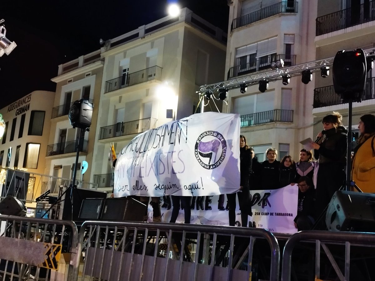 🟣🤝🏽 La solidaritat és la nostra millor arma i si ens toquen a una, ens toquen a totes!
🔥📣 Acabem amb un parlament de solidaritat amb les companyes de <a href="/komando8mTgn/">Komando8m TgnAntifa</a>