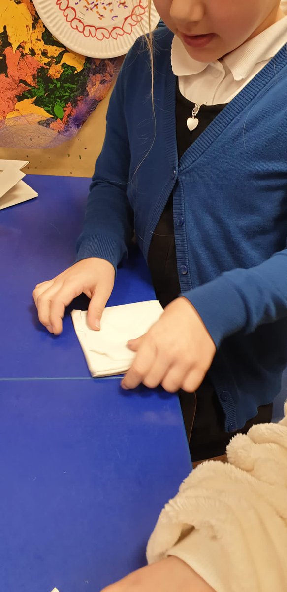 MissThomsonVPS's tweet photo. These pupils took on a challenge.⛵️ Developing listening, motor skills, problem solving, resilience and concentration. Once a group of pupils had developed their skills they became leaders and taught other pupils. #VPSstem https://t.co/lP4PpGrG5b