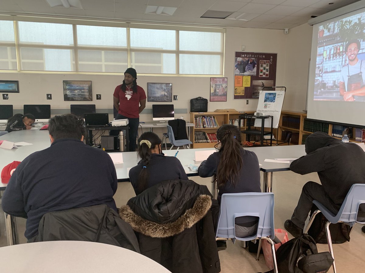 SFA_Community's tweet photo. Our Financial Intelligence Lunch and Learn sessions with @tyeaarons  empowers youth to “make dollars make sense”  don’t just work for money but allow your money to work for you 👌🏾
#sfacommunity https://t.co/8rRFP6sZDE
