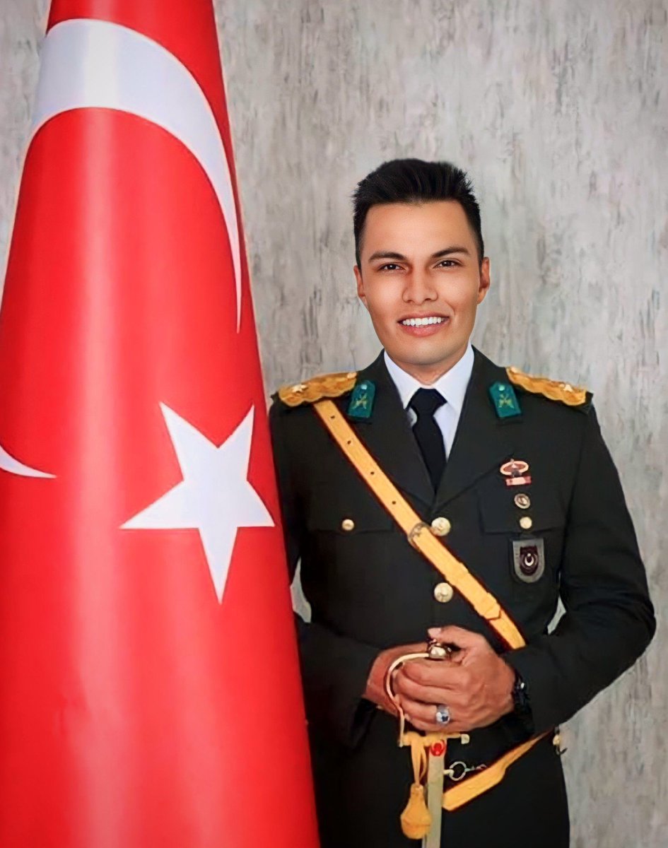 " ŞEHİDİN VAR TÜRKİYE "
Pençe Kilit operasyonu bölgesinde açılan taciz ateşi sonucu Askerimiz Piyade Teğmen Duabey Onur Öztürkmen Şehit oldu, 3 Askerimiz yaralandı.
Türk milletinin başı sağ olsun.