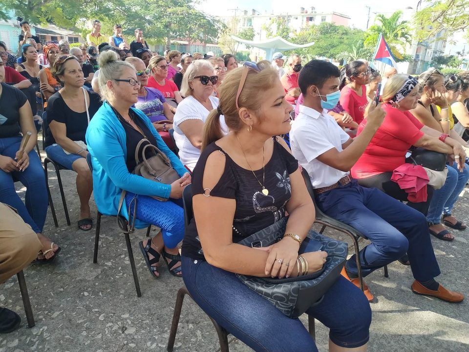 Educadores de Morón,  fieles al ejemplo del inolvidable líder de la Revolución, Fidel Castro