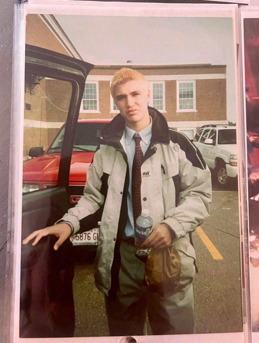 I can’t get over this high school picture of my husband from 2008 😭😭 it’s giving model!!!!!