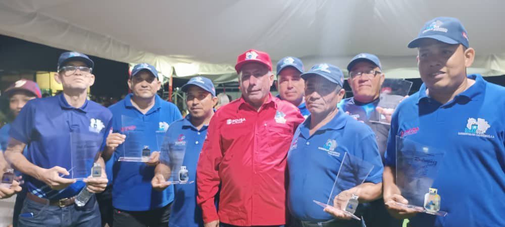 #Entérate📢 Labor diaria de trabajadores de gran trayectoria fue reconocida por DigasGua

Más información ⬇️
👁‍🗨 bit.ly/3EYZwVF

#Guárico
#DiálogoDePaz
#VamosPaLante