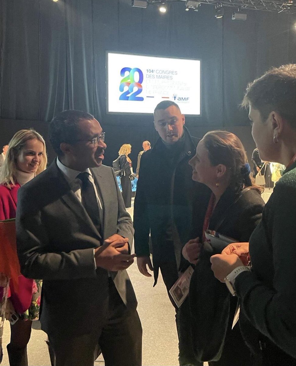 VirginieRIVIER8's tweet photo. #papndiaye #languesanciennes #latingrec Nouveau ministre : question à nouveau posée. Quid de la valorisation des langues anciennes et de la nécessité d’offrir à nos jeunes un enseignement qui forme les consciences et émancipe vraiment. Pap Ndiaye y semble sensible. Alea jacta est https://t.co/RCQJv8BGoI