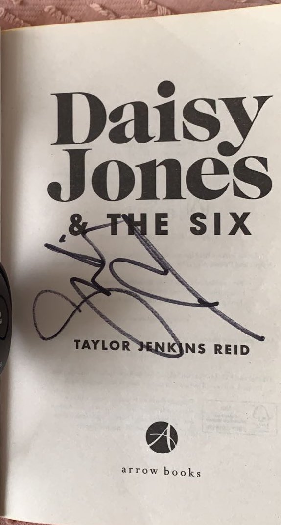 lili ✩ tweet media