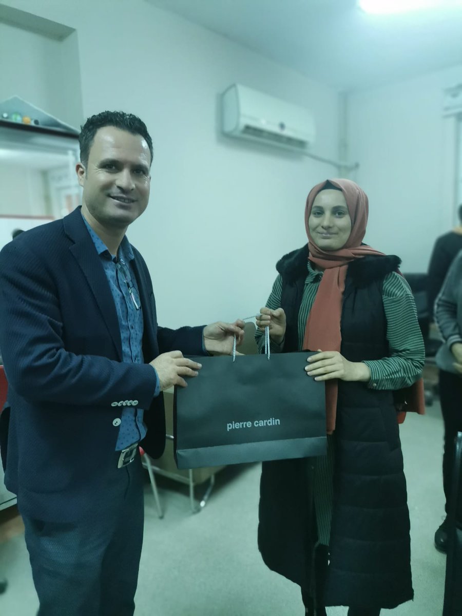 Değerli öğretmenlerimin Öğretmenler Günü jestine teşekkür ediyorum.
<a href="/UrfaValiligi/">T.C. ŞANLIURFA VALİLİĞİ</a>
<a href="/sanliurfammem63/">Şanlıurfa İl Milli Eğitim Müdürlüğü</a> 
<a href="/KarakopruM/">Karaköprü MEM</a>
<a href="/Mustafa68737381/">Mustafa Yetiş</a>
<a href="/rcoban1990/">Ramazan ÇOBAN</a>
<a href="/mahir_coskun27/">mahir coşkun</a>