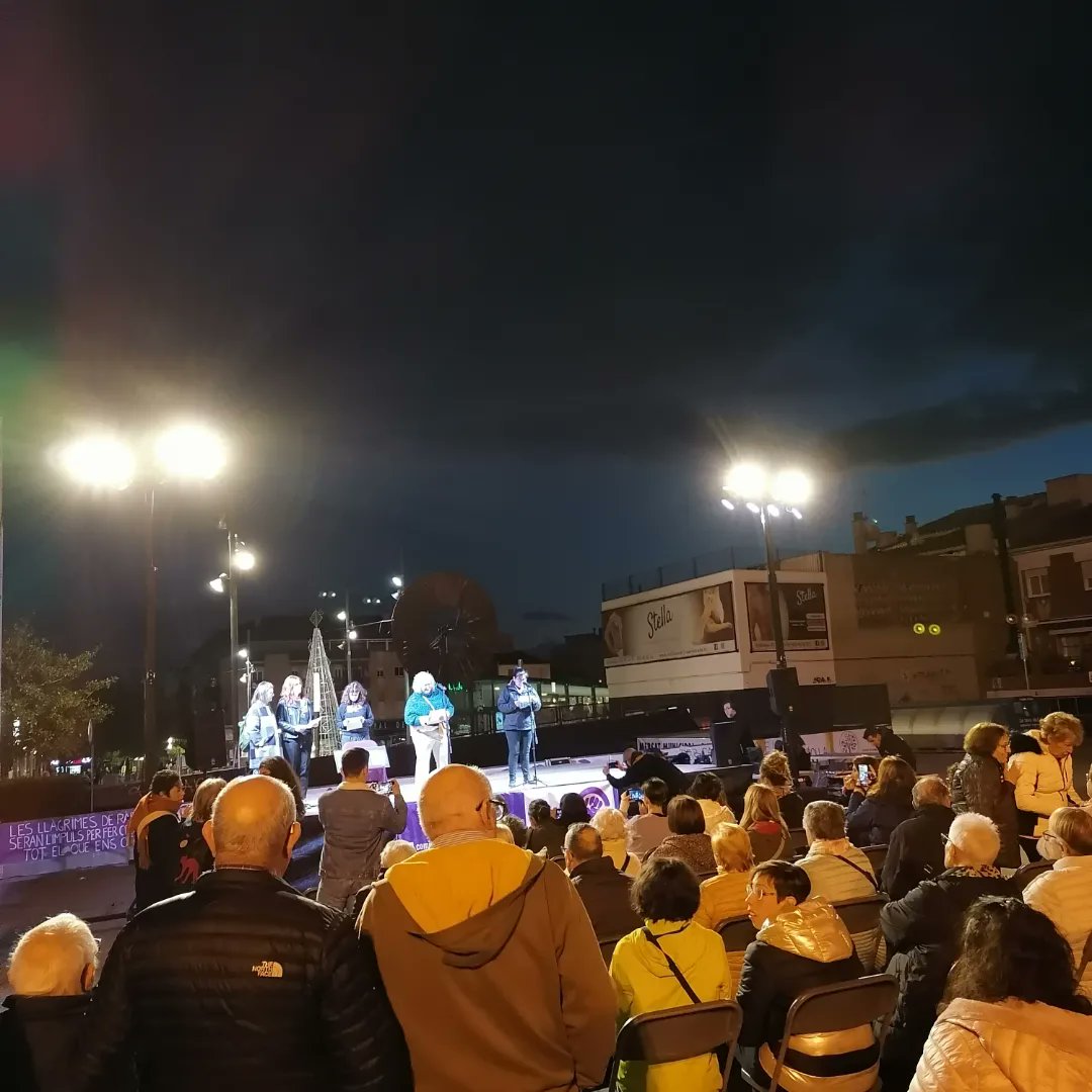 PSCRIPOLLET's tweet photo. 💜Avui hem estat a l'acte del 25N a la Plaça del Molí de #Ripollet.
Des del @PSCRIPOLLET refermem el nostre compromís per erradicar la violència masclista.
#pscripollet https://t.co/Tr8I4h4jpX