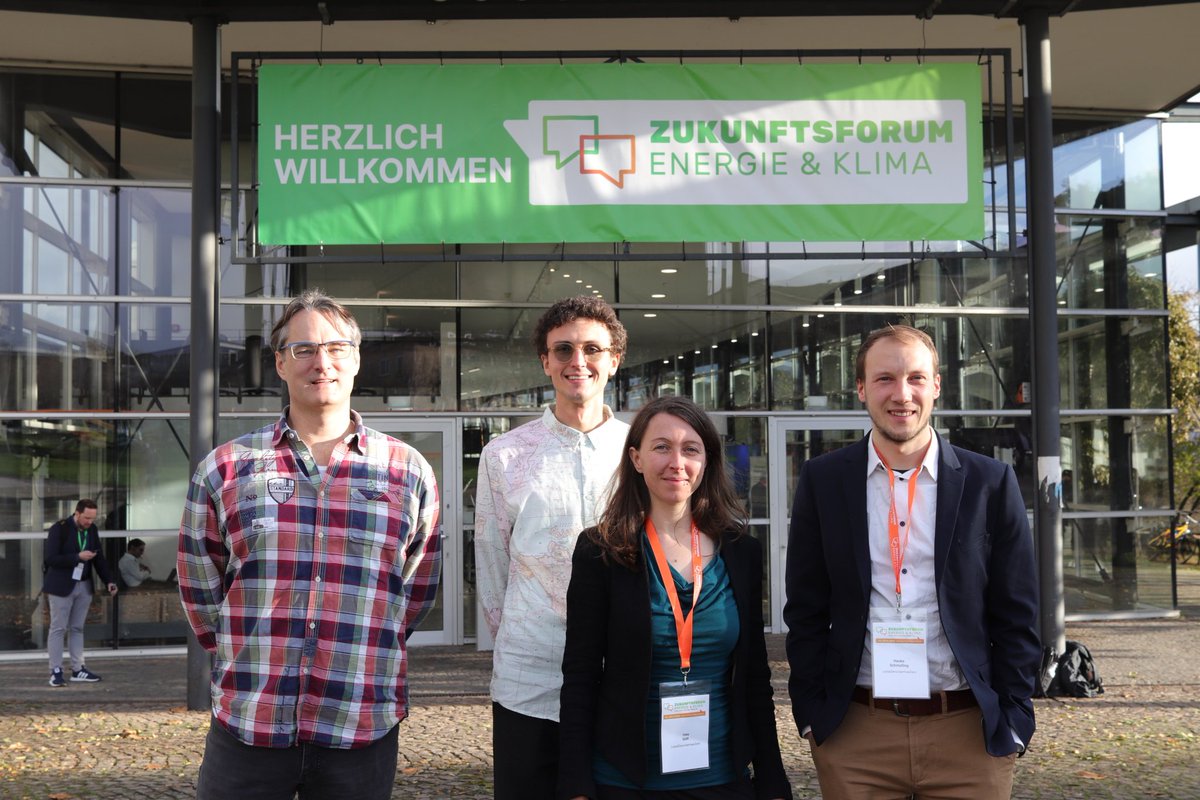 Das Team der <a href="/klimaentscheide/">Klimaentscheide sind jetzt LocalZero</a> von @_GermanZero hatte zwei gute Tage auf dem #Zukunftsforum Energie &amp; Klima in Kassel. Spannende Beiträge u.a. von <a href="/LEA_Hessen/">LEA Hessen</a>, <a href="/PetMoser/">Peter Moser</a>, <a href="/umweltstiftung/">DBU</a>, @Zukunft_Zuhause, <a href="/difu_d/">Deutsches Institut für Urbanistik - Difu</a>, <a href="/ifeu/">ifeu | find us on b…s…k…y</a>, <a href="/talwazir/">Tarek Al-Wazir</a>, <a href="/hannover/">Stadt Hannover</a>, <a href="/energie_rlp/">Energieagentur RLP</a> und <a href="/UweSchneidewind/">Uwe Schneidewind</a>!