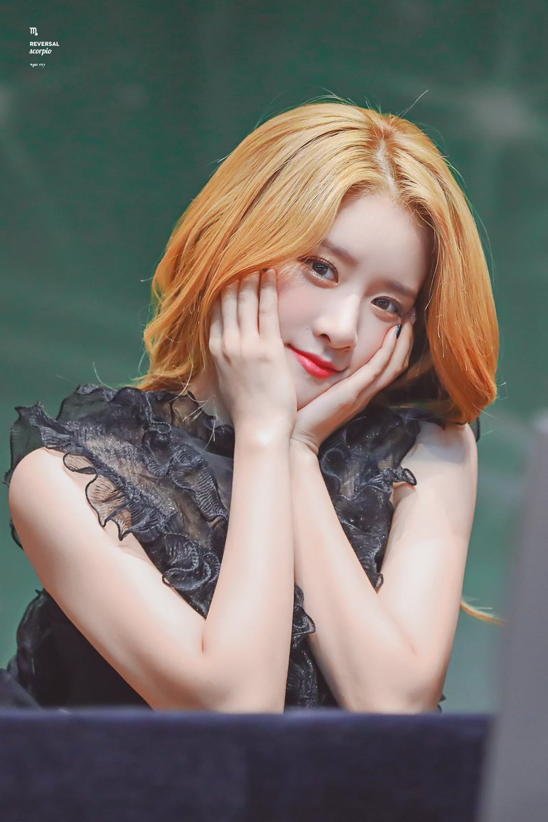 L0V_EXY's tweet photo. 사랑해.. 사랑해
사랑하다 이대로 잠겨죽어도 좋을만큼 https://t.co/yPLfGIPesR