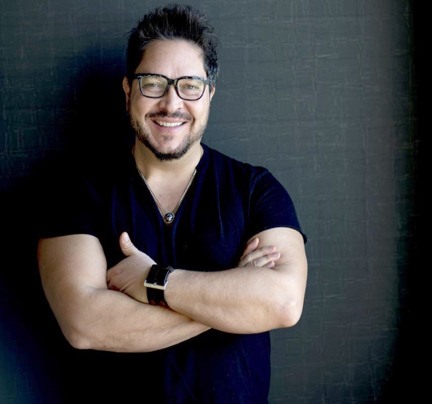 Director of Looking for Angelina keeps Sault Ste. Marie-shot film in his 'treasure chest.' Sergio Navarretta appears at Sault Film Festival on Sunday. #saultnews #sault ow.ly/lHM150LNVVU