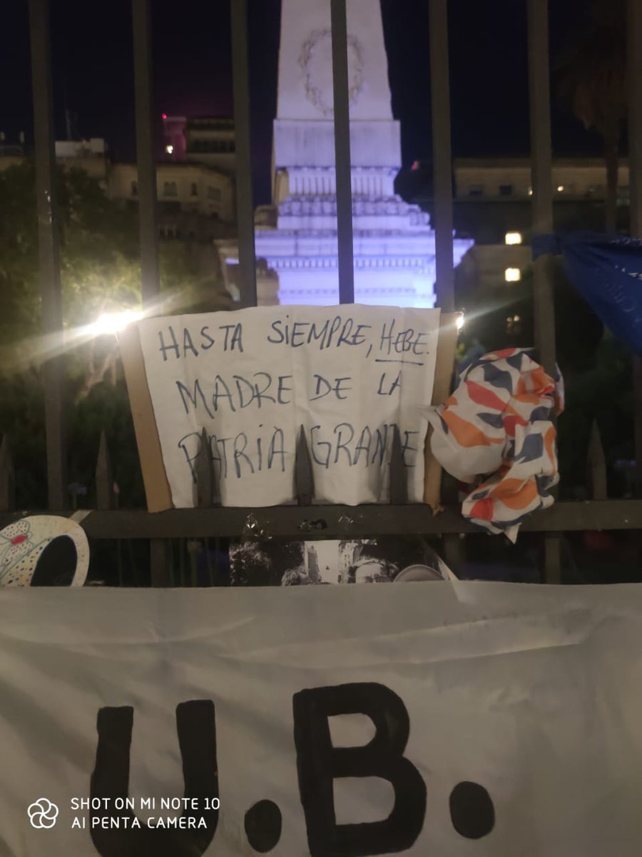pedroabaez's tweet photo. Volví a la noche a esa plaza desde la cual nos seguirá enseñando, fortaleciendo y desde la cual seguirá interpelando a los circunstanciales habitantes de la Casa Rosada sobre qué intereses representan y defienden. https://t.co/D614jVtlxa