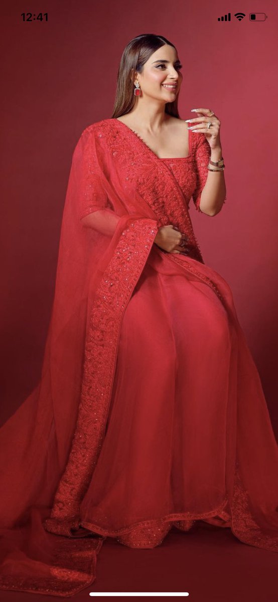Fatmounh's tweet photo. I don’t have anything bad to say about this dress on Saboor. Could she do more? Probably… is she serving as it is? Definitely yes #lsa22 https://t.co/hc2KYvpg0j