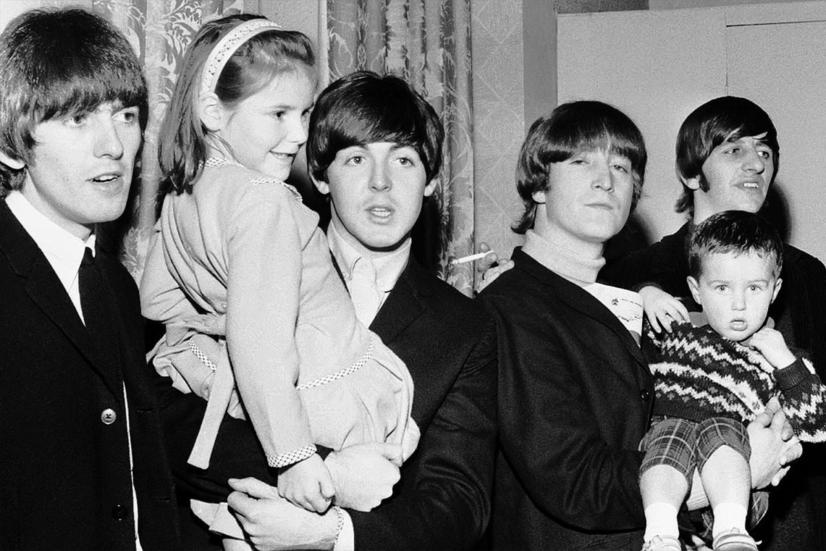 BisManagers's tweet photo. Nota importante: Se permite la entrada a menores de 16-8 años acompañados en la actuación de Los Escarabajos en la sala Malandar de Sevilla por el XXXII Homenaje Nacional a The Beatles el sábado 3 de diciembre de 2022. Autorización a cumplimentar en  https://t.co/JWeV6RQwRh. https://t.co/pyCLcmb5QY